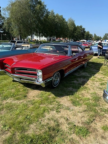 Pontiac Bonneville 4 of 5