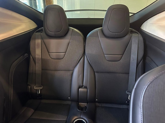 Tesla Model X 14 of 23