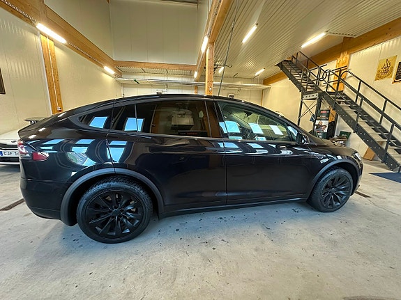 Tesla Model X 6 of 23