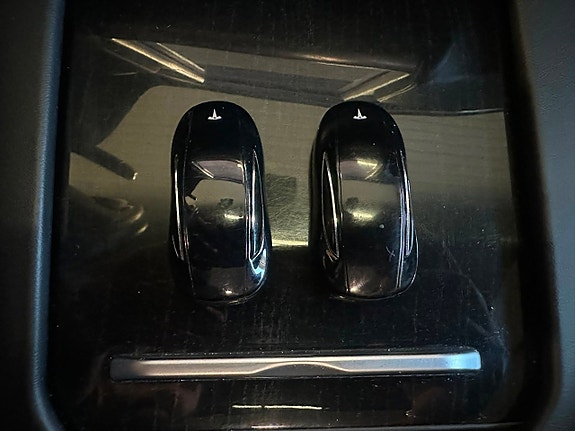 Tesla Model X 22 of 23
