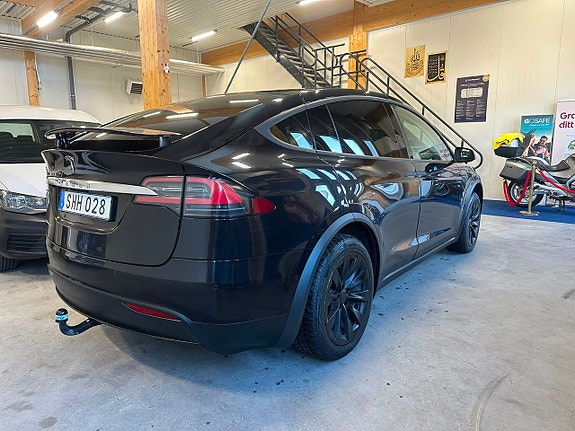 Tesla Model X 4 of 23