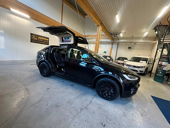 Tesla Model X 9 of 23