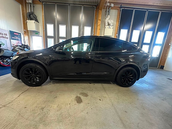 Tesla Model X 10 of 23