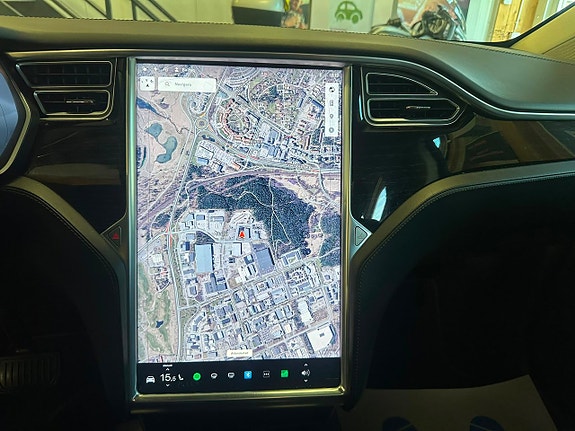 Tesla Model X 18 of 23