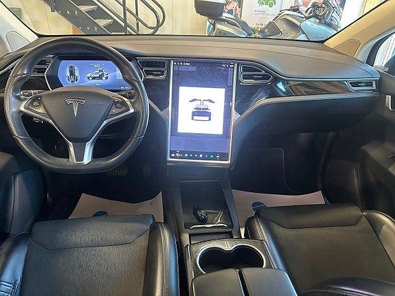 Tesla Model X 16 of 23