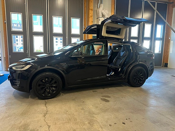 Tesla Model X 8 of 23