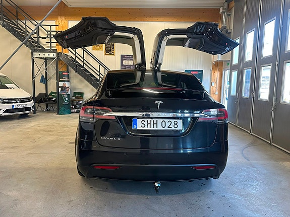 Tesla Model X 7 of 23