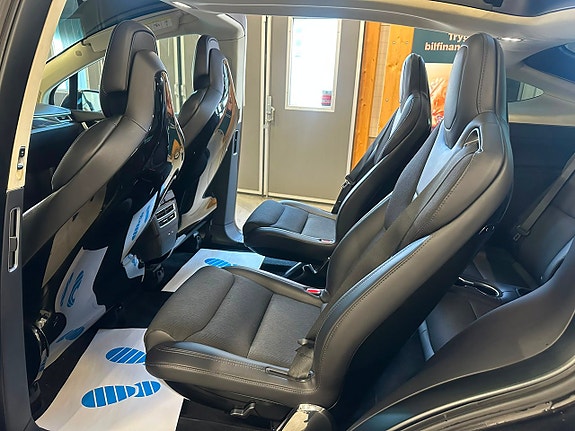 Tesla Model X 13 of 23