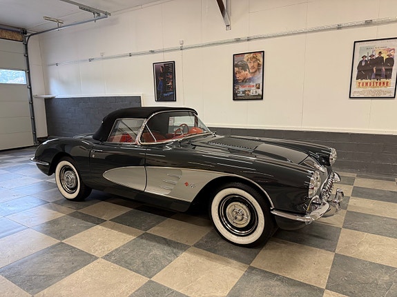 Chevrolet Corvette 22 of 30