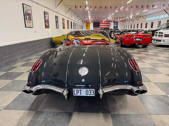 Chevrolet Corvette 11 of 30