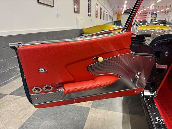 Chevrolet Corvette 26 of 30
