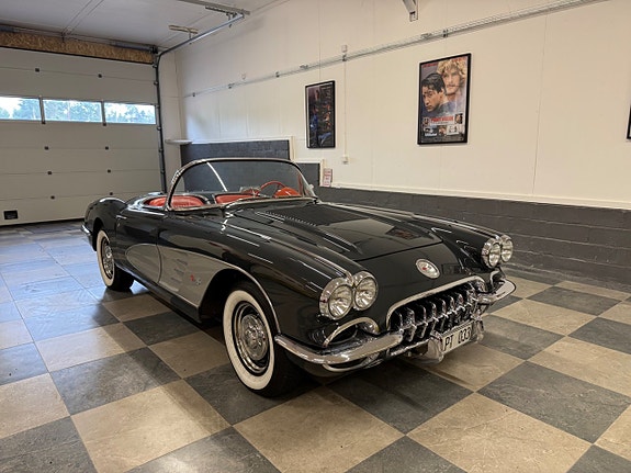Chevrolet Corvette 3 of 5