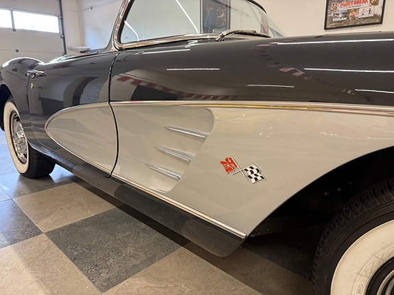 Chevrolet Corvette 15 of 30