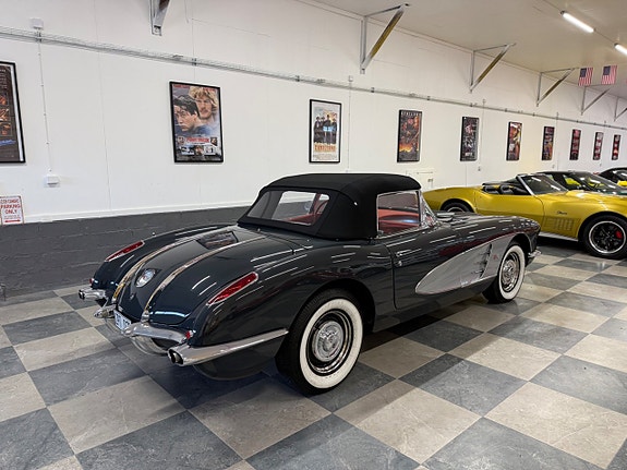 Chevrolet Corvette 23 of 30