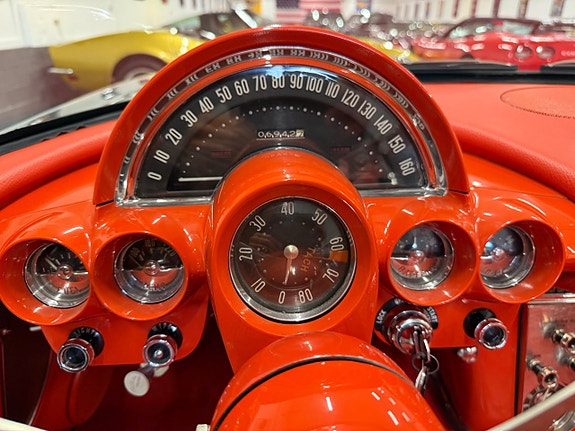 Chevrolet Corvette 27 of 30