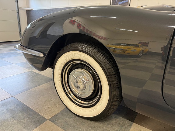 Chevrolet Corvette 16 of 30