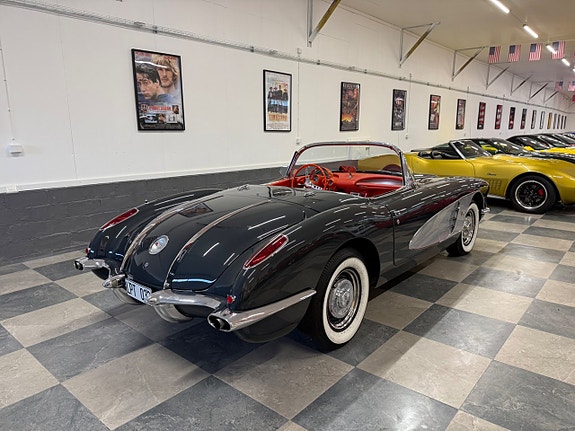 Chevrolet Corvette 12 of 30
