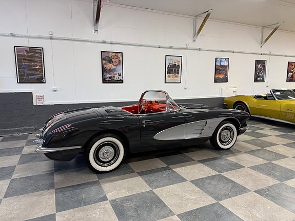 Chevrolet Corvette 13 of 30