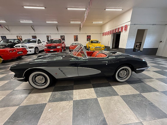 Chevrolet Corvette 8 of 30