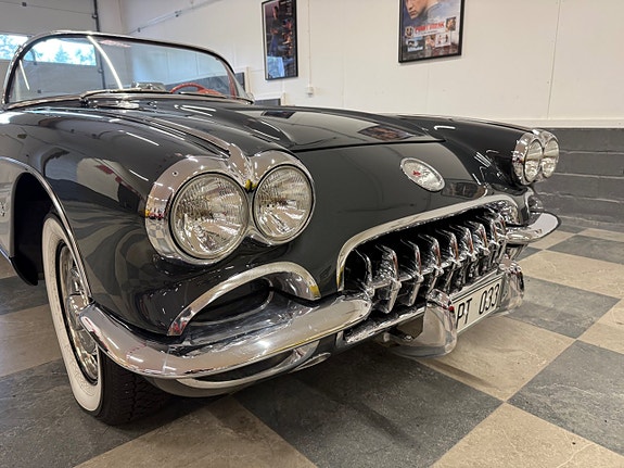 Chevrolet Corvette 17 of 30