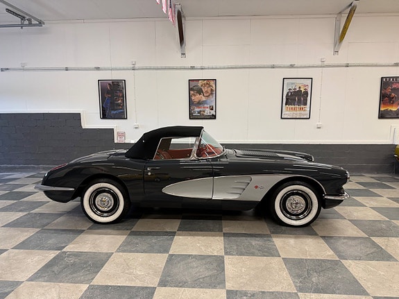 Chevrolet Corvette 21 of 30