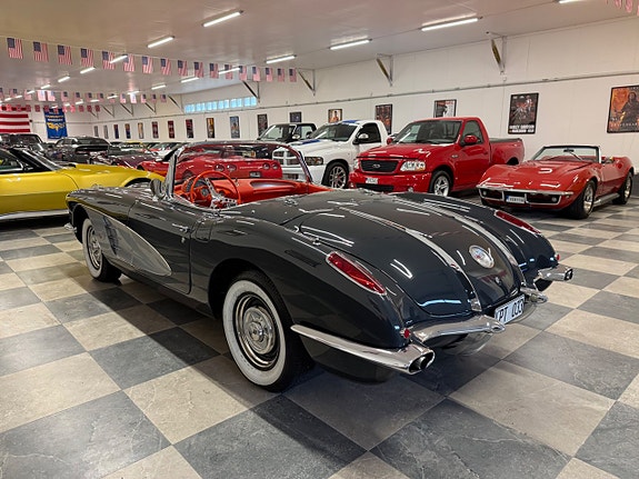 Chevrolet Corvette 9 of 30