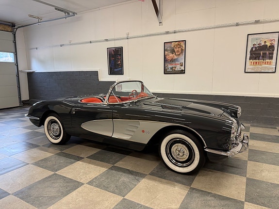 Chevrolet Corvette 2 of 5
