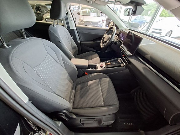 Volkswagen T-Roc 10 of 14