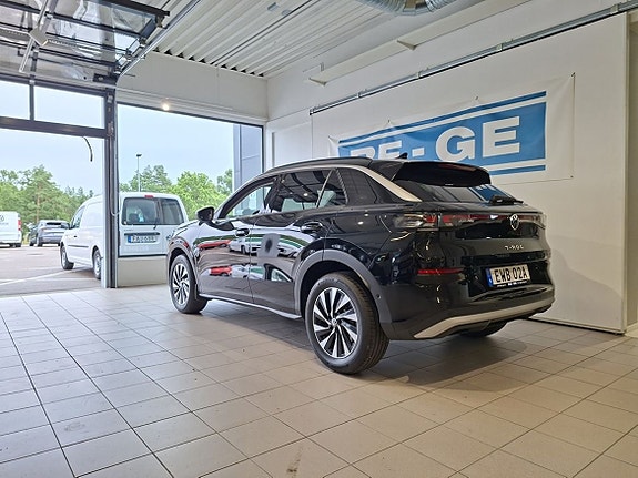 Volkswagen T-Roc 3 of 14