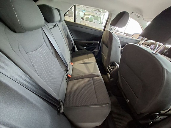 Volkswagen T-Roc 9 of 14