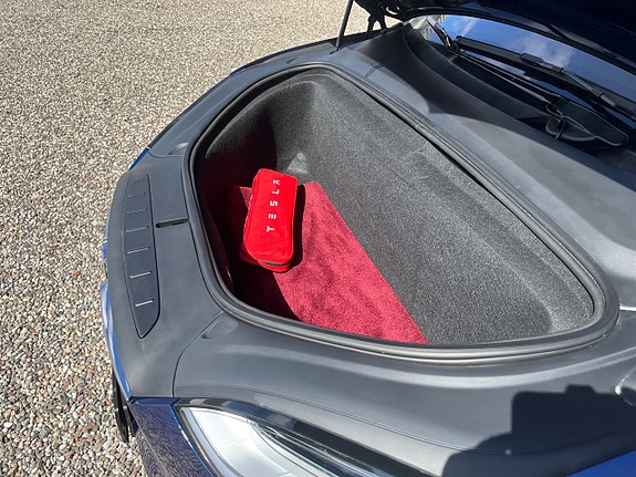 Tesla Model X 16 of 19