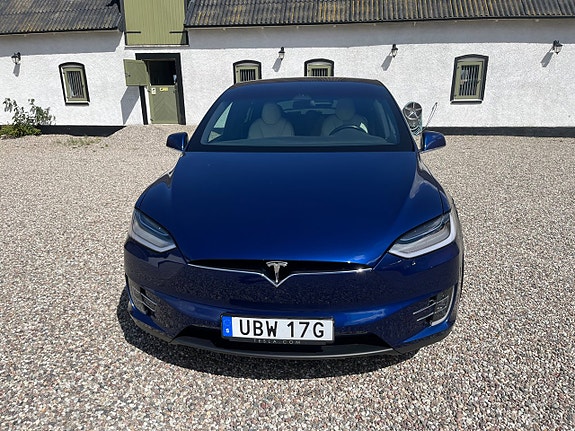 Tesla Model X 2 of 5