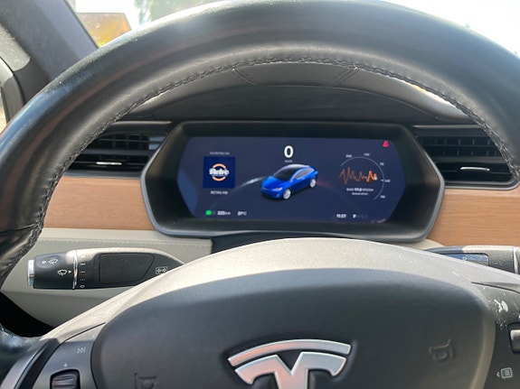 Tesla Model X 18 of 19