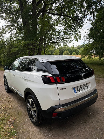 Peugeot 3008 2 of 5