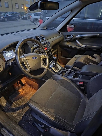 Ford S-MAX 4 of 5