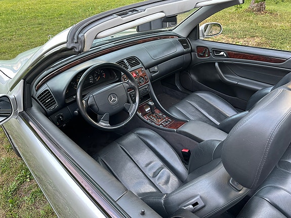 Mercedes-Benz CLK320 8 of 10