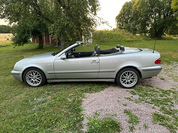 Mercedes-Benz CLK320 4 of 10