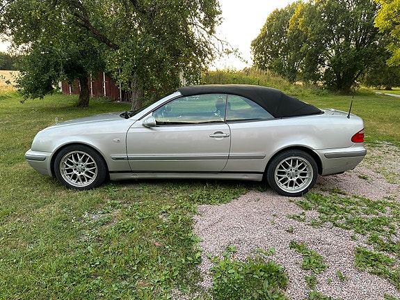 Mercedes-Benz CLK320 2 of 10