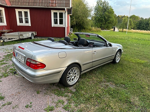 Mercedes-Benz CLK320 6 of 10