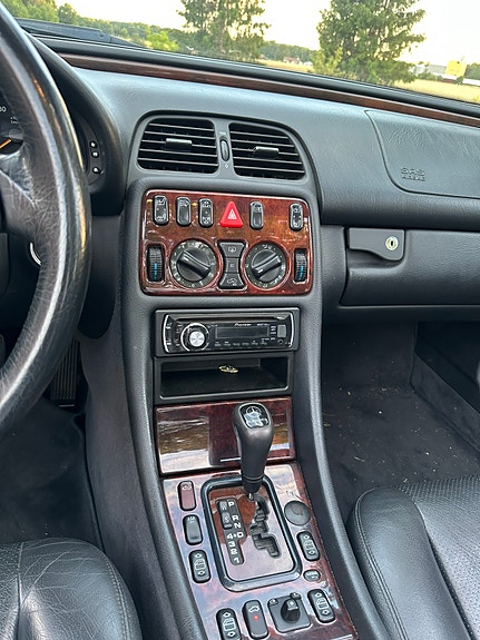 Mercedes-Benz CLK320 9 of 10