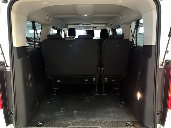 Peugeot Traveller 17 of 17