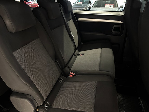 Peugeot Traveller 10 of 17