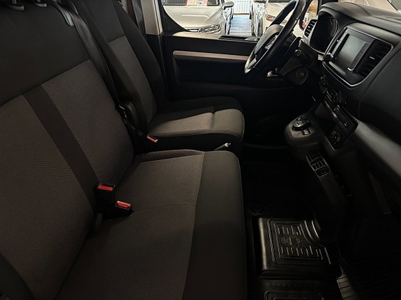 Peugeot Traveller 9 of 17