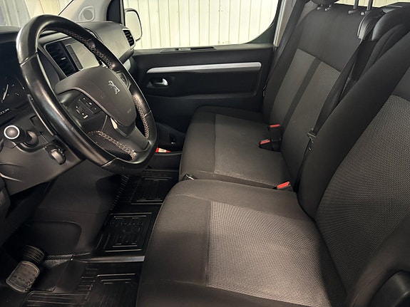Peugeot Traveller 8 of 17
