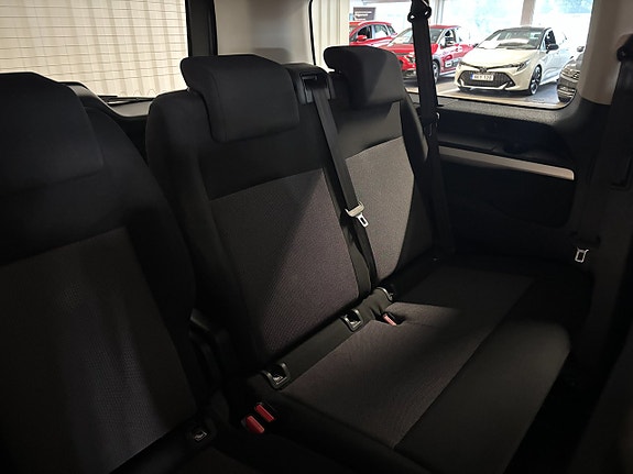 Peugeot Traveller 11 of 17