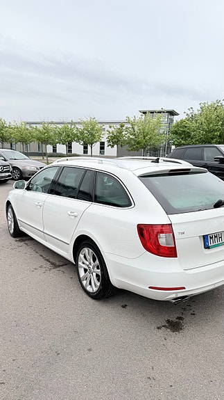 Skoda Superb 3 of 5