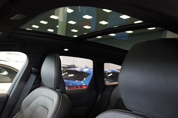 Volvo XC60 25 of 25