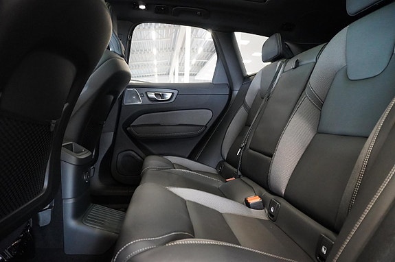 Volvo XC60 10 of 25