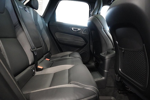 Volvo XC60 13 of 25