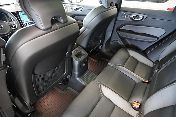 Volvo XC60 11 of 25
